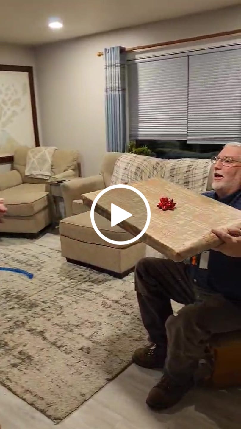 Customer video review of The Poker Players Custom Pet Portrait