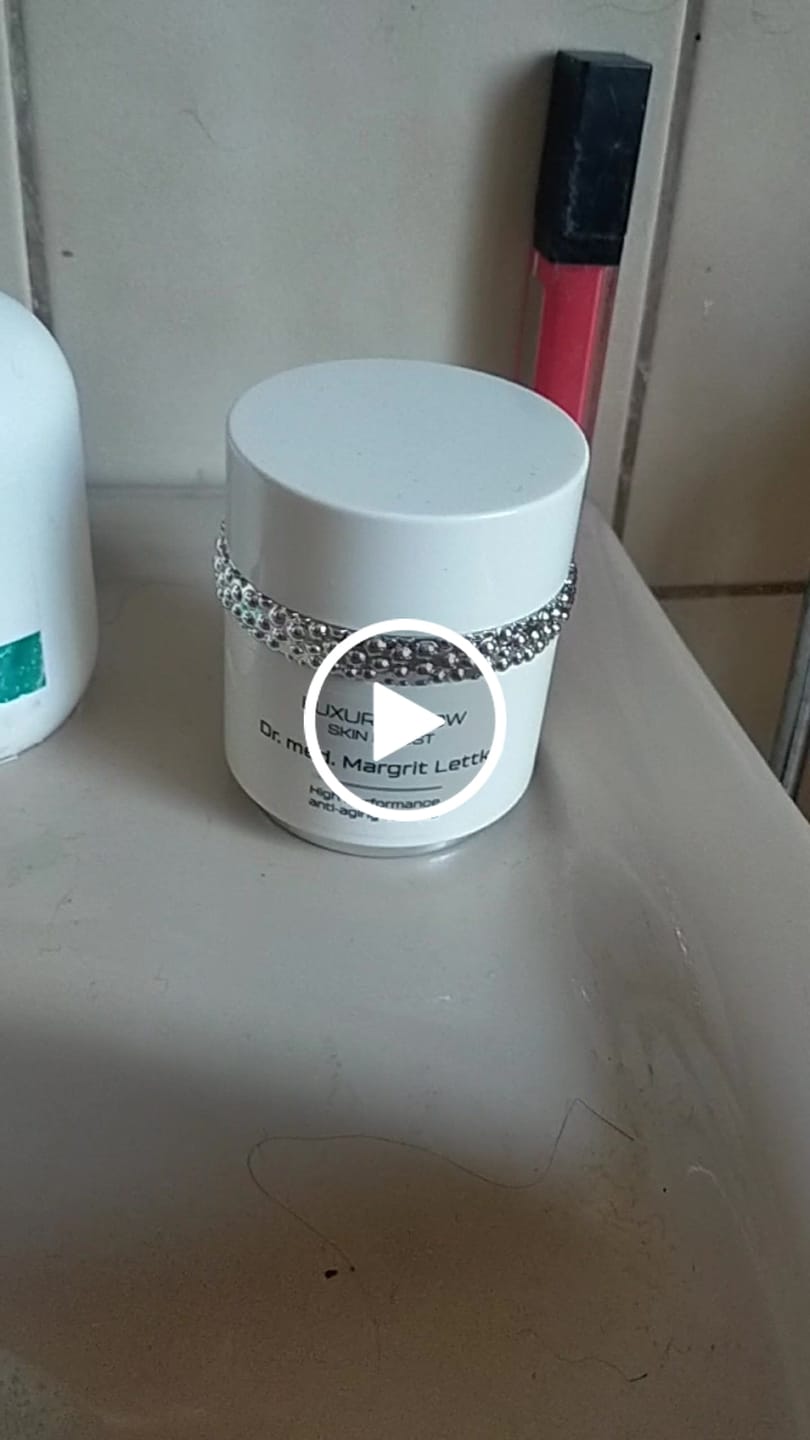 Customer video review of Luxury Glow AntiAging-Creme