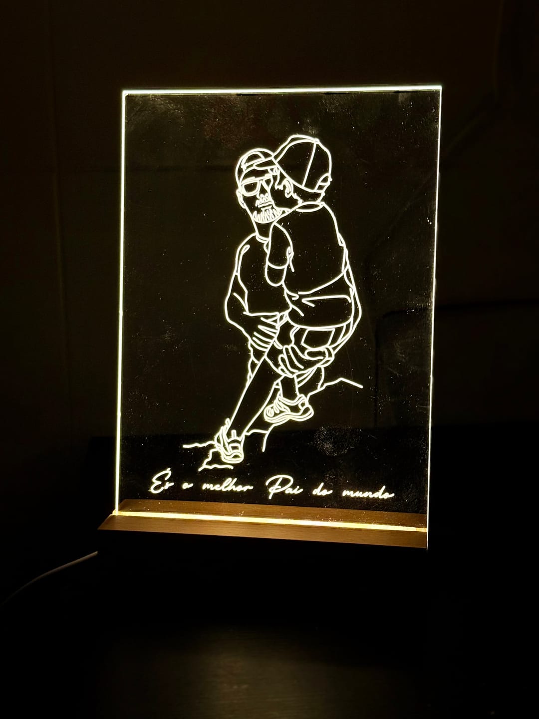 Customer photo review of Lâmpada Retrato Line Art Personalizado