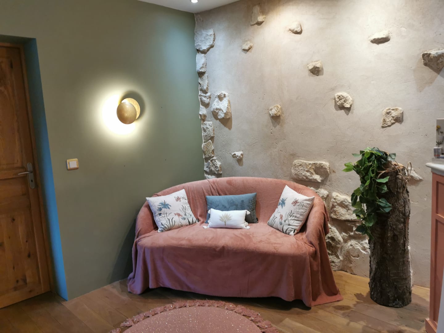 Customer photo review of Applique Murale - Art Scandinave Moderne en forme d'éclipse.