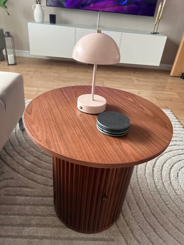 Customer photo review of TRINIDAD - Table d'appoint en bois massif finition noyer