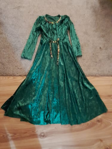 Customer photo review of 3 Metres Crushed Soft Velvet 55" Wide (Green)