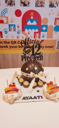 Customer photo review of Ribbon tied Pinata Cake