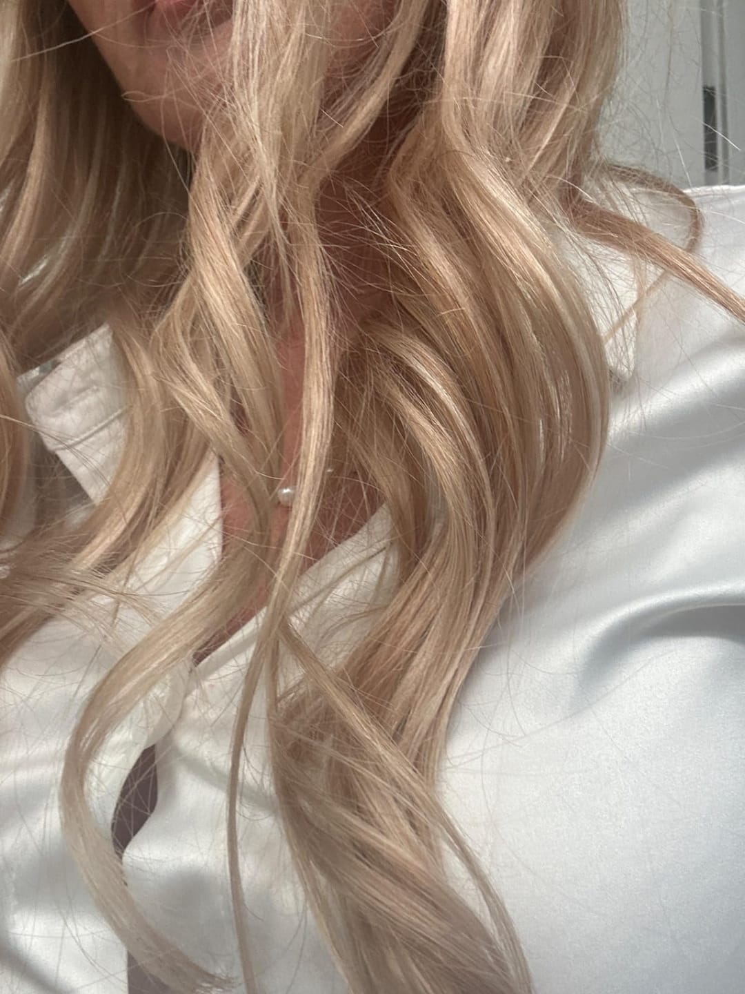 Customer photo review of Virgin Genius Weft Brazilian Human Hair Beige Blonde Highlights (#18P613)