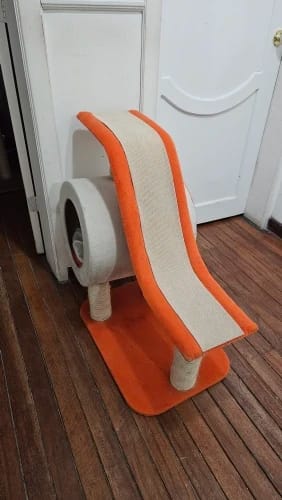Customer photo review of Multifunctional Cat Scratching Carpet