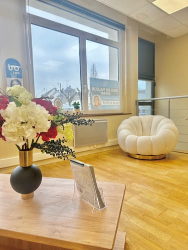 Customer photo review of Fauteuil pivotant piètement couleur or - BLUM