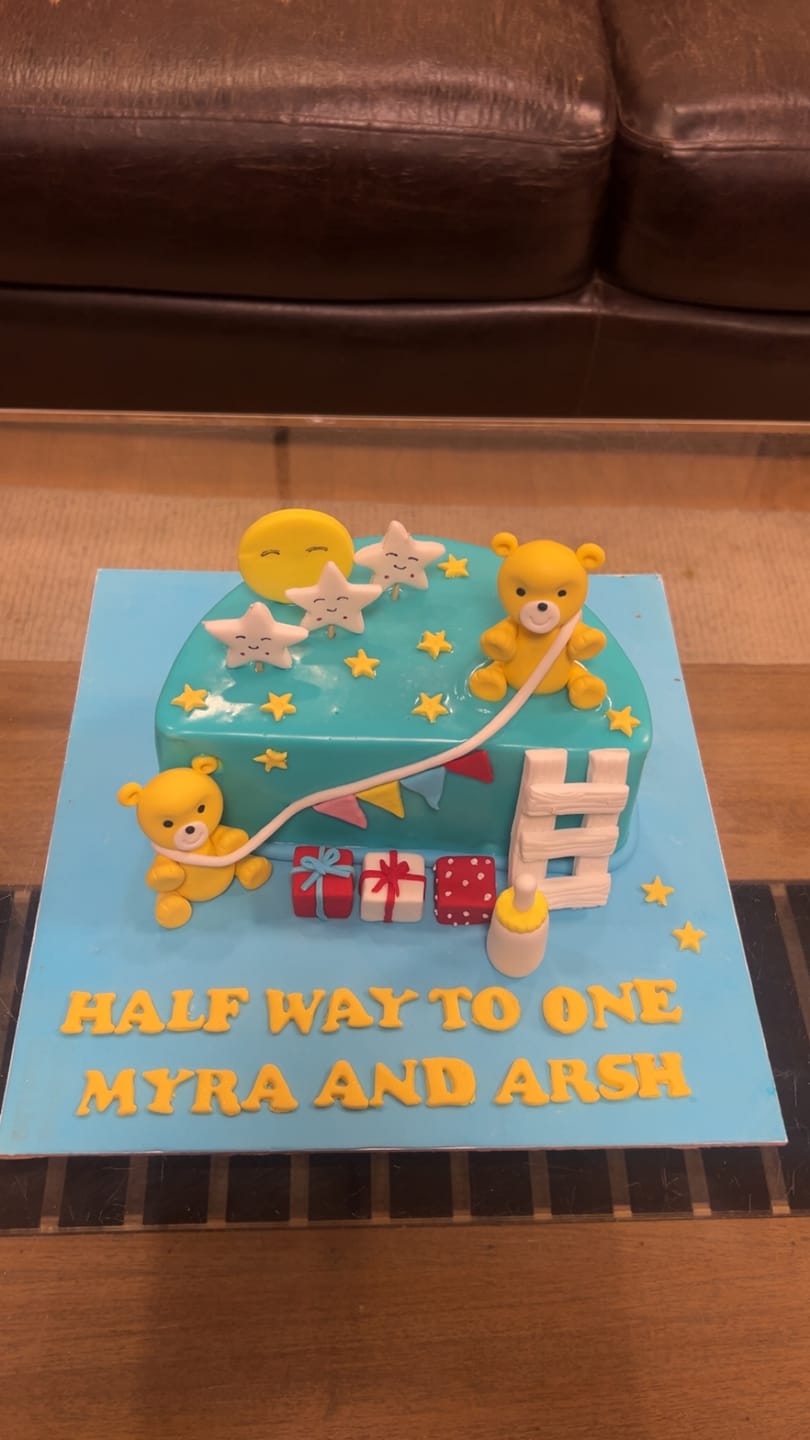 Customer photo review of Teddy 6 Months Cake