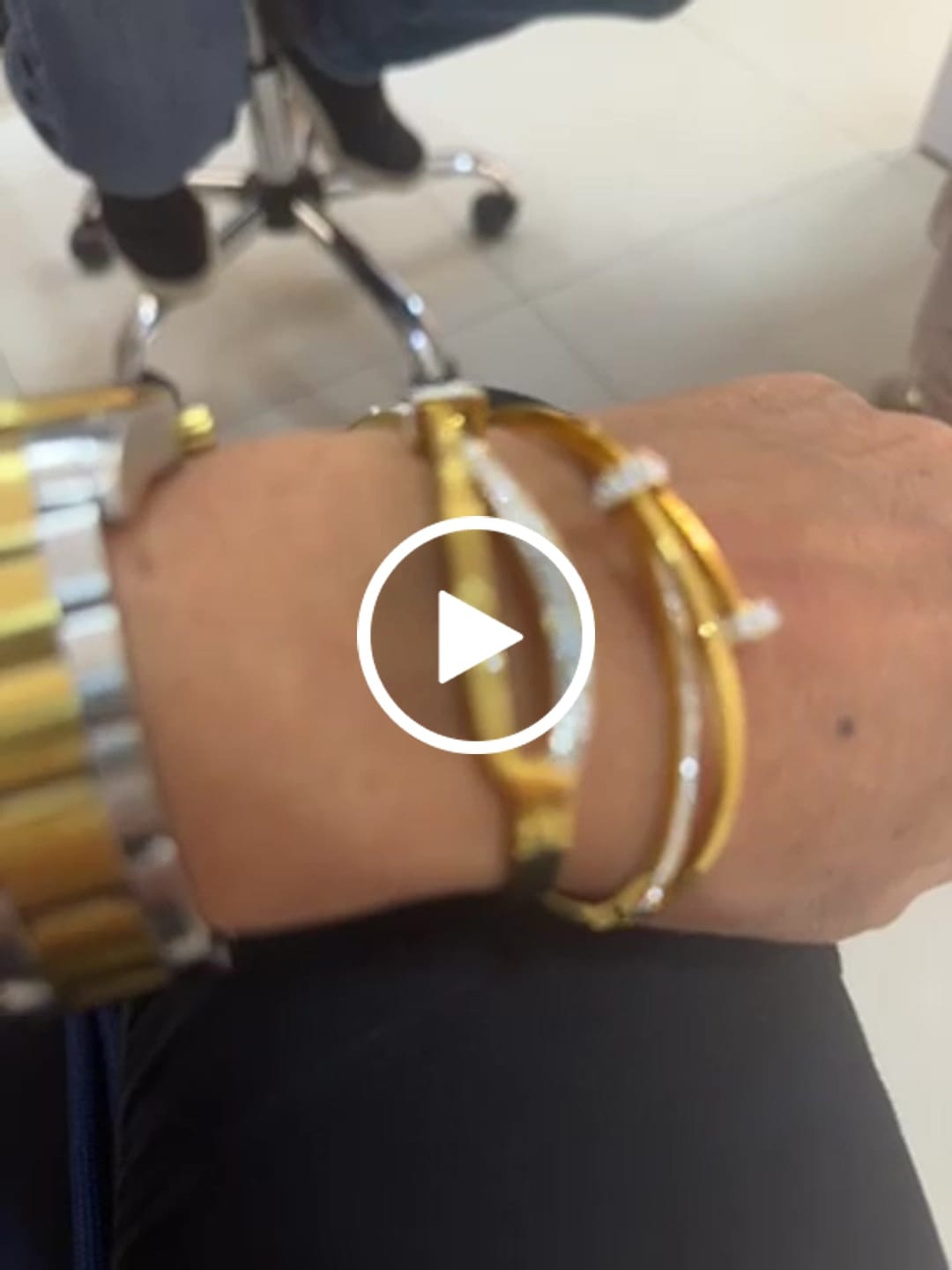 Customer video review of Bracelete Romano Zircônia Banhado em Ouro 18K