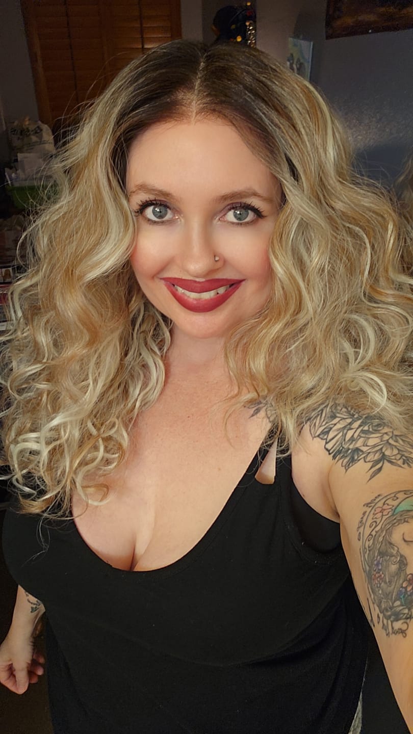 Customer photo review of Chade Magic Lace Heart Hairline Glueless Y-Part HD Lace Front Wig - MHH03