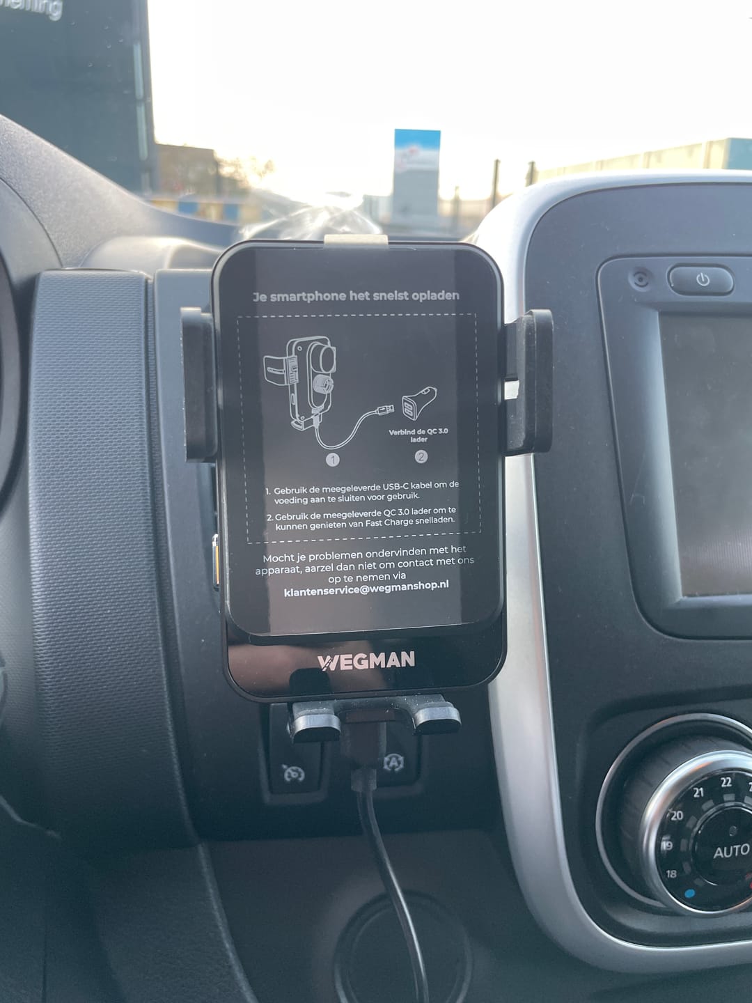 Customer photo review of WEGMAN™ Telefoonhouder met QI Draadloze Oplader Auto 15W