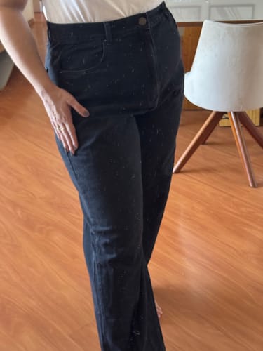 Gabriela C. review of Calça Jeans Reta Araçá Preta image 1 out of 1