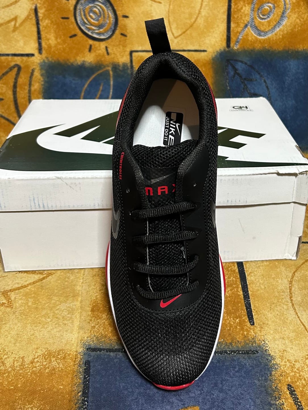 Customer photo review of Tenis 025 Negro Negro Rojo