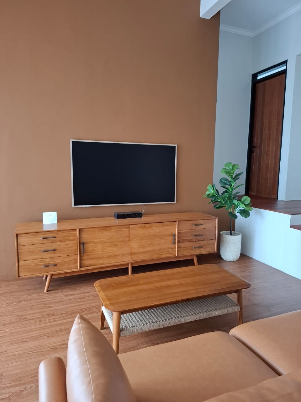 Customer photo review of Exclusive Teak & Loom Coffee Table