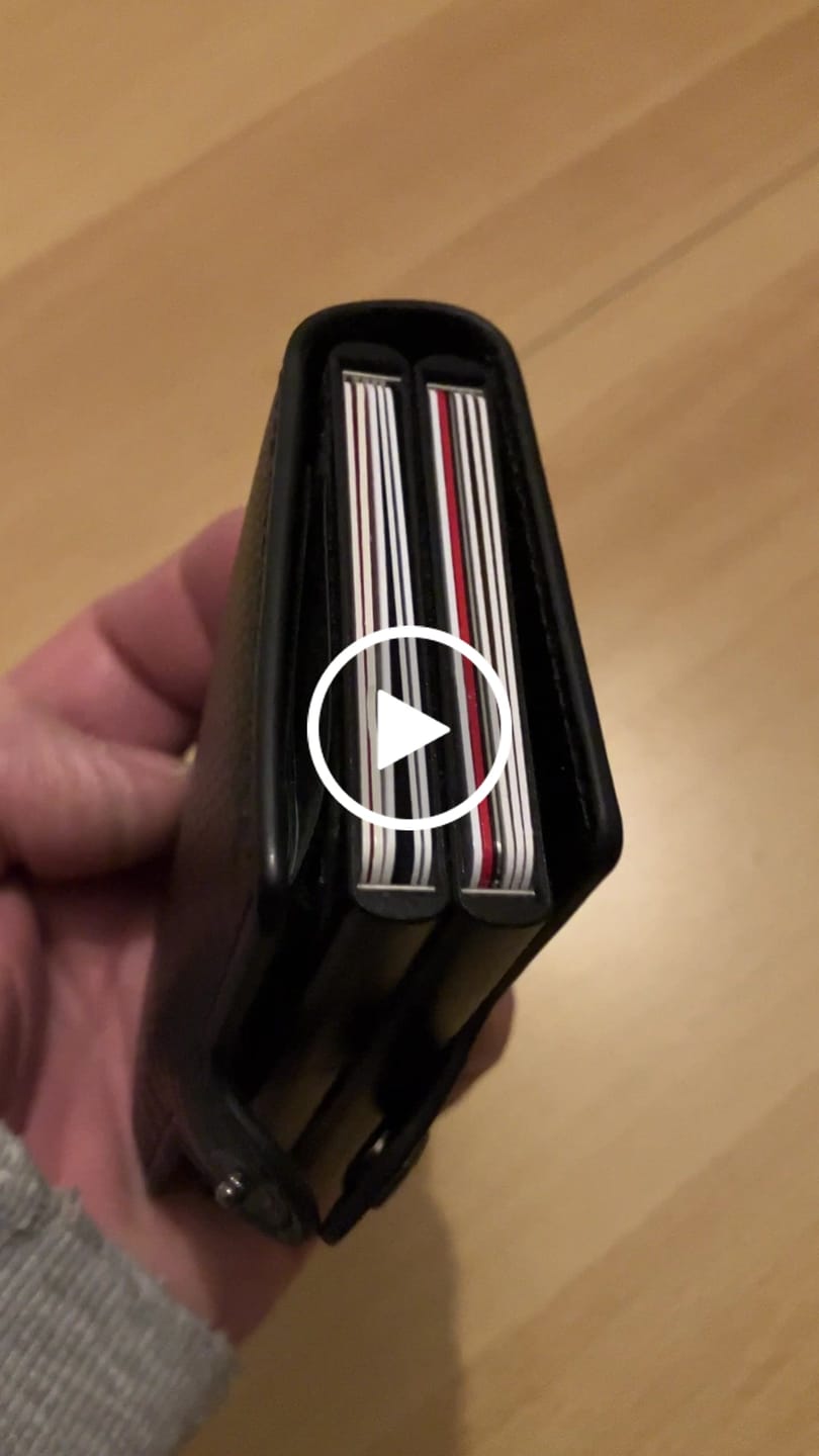 Customer video review of Smart Wallet