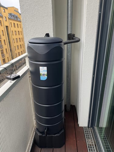 Customer photo review of YourCasa Regentonne [CircleTower] 110L mit Standfuss, Deckel & Wasserhahn