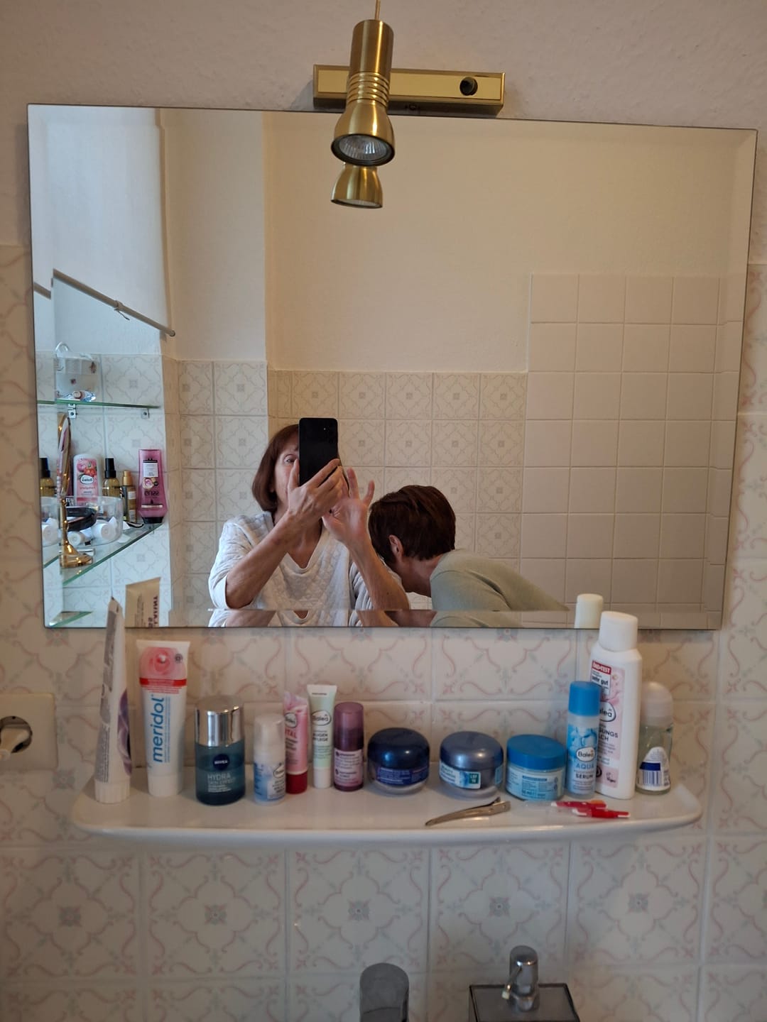 Customer photo review of Spiegel ohne Rahmen, Badspiegel & Wohnzimmerspiegel inkl. Befestigungsset, mit Facette, Eckig