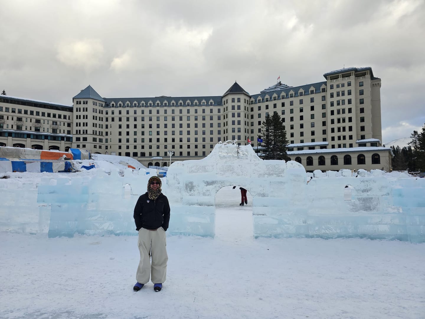 Customer photo review of Men's Coffee Baggy Wear-resistant Waterproof Snow Pants