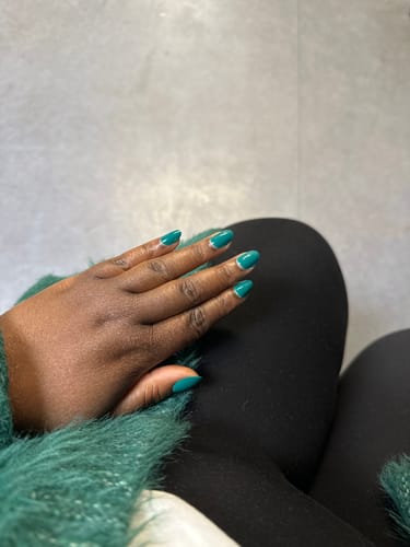 Customer photo review of Pine Needle Oval Nails - Press On Nails