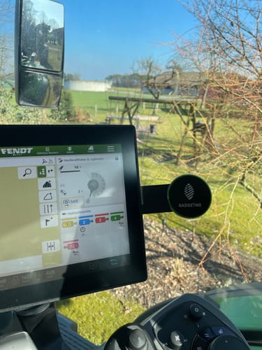 Customer photo review of NEU! Gadgetme MagSafepassend für Fendt SCR / S4 Handyhalterung mit Ladefunktion 15W