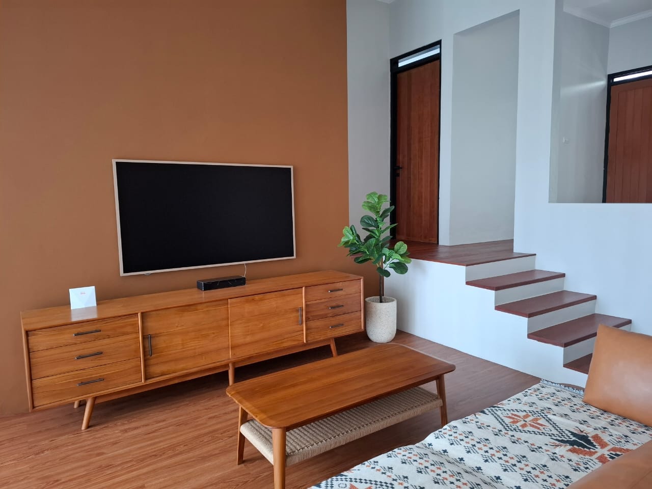 Customer photo review of Exclusive Teak & Loom Coffee Table