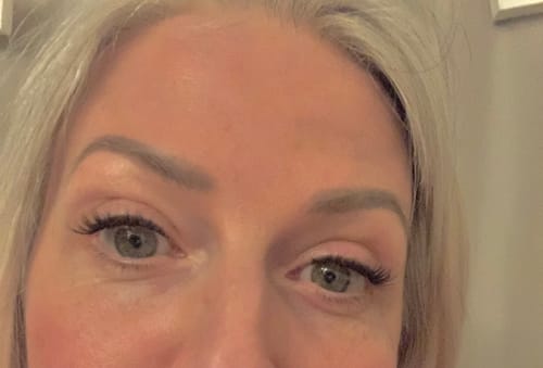 Customer photo review of Cat-eye Pre-mapped Pre-Glued Lashes