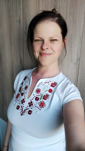 Customer photo review of Тениска с V-деколте "Тракийска"