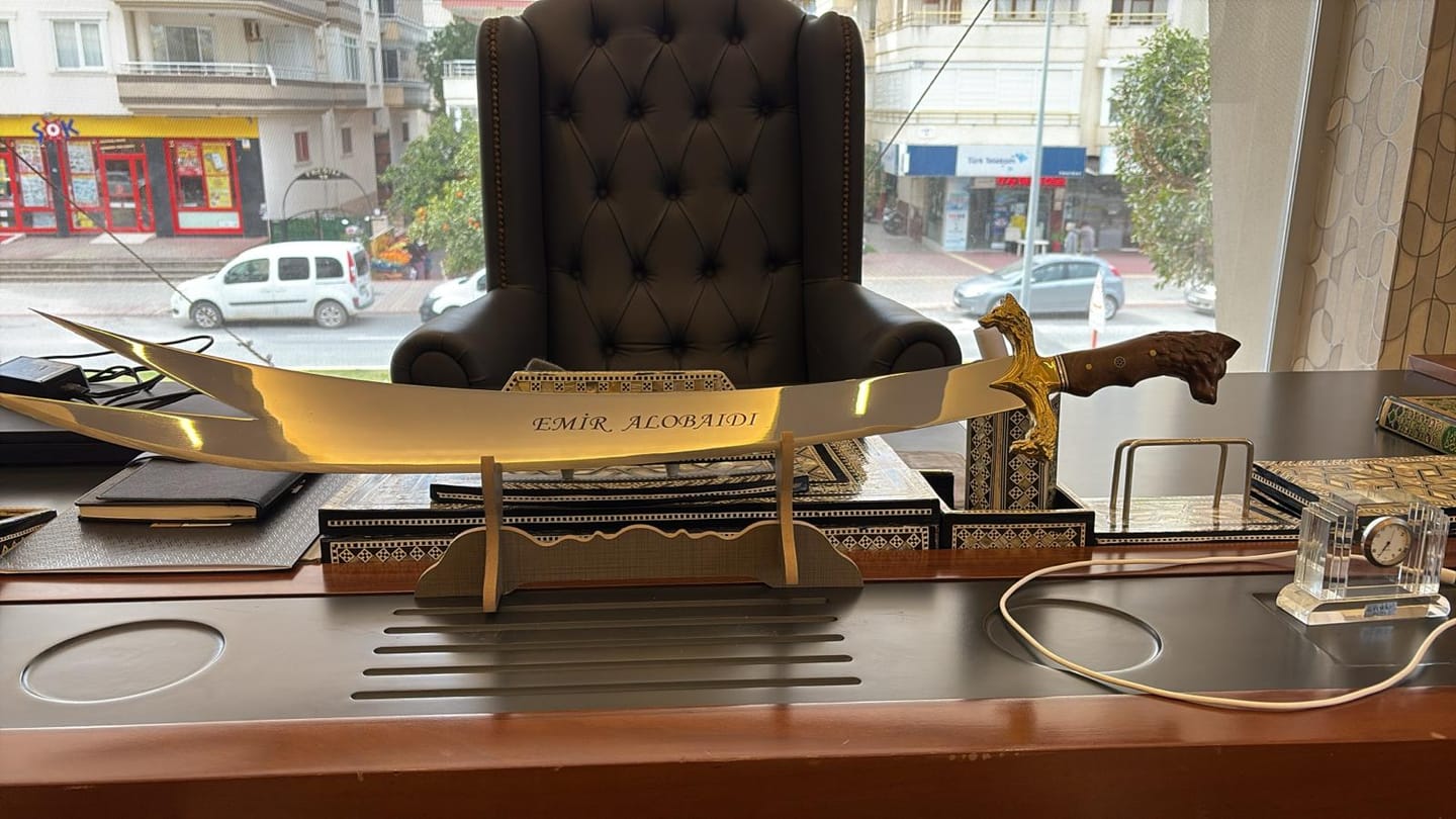 Customer photo review of Kurt Başlı Desenli Balçak Zülfikar Kılıcı