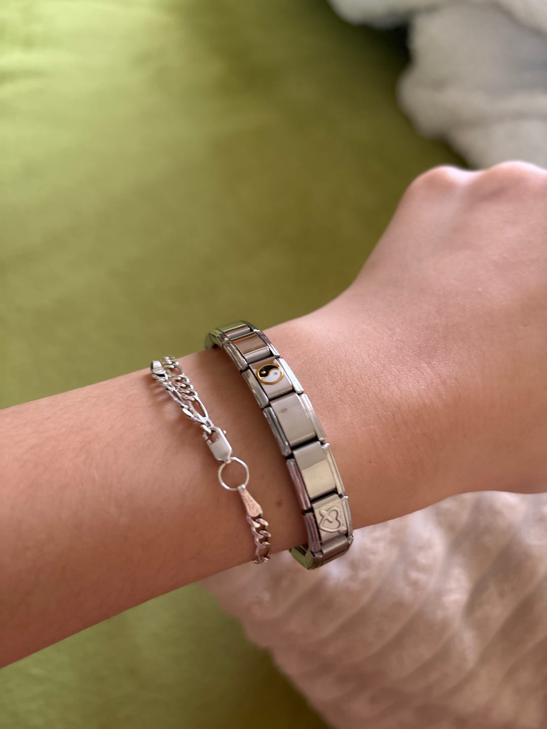Customer photo review of Charm Corazon Con Flecha Silueta