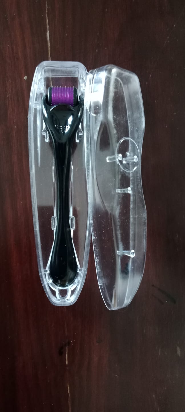 Customer photo review of Derma Roller System – Ultra Sharp Needle Tips, Therapy for Skin Regeneration, Efficient Treatment for Anti-Aging Skin & Stretch Marks!!