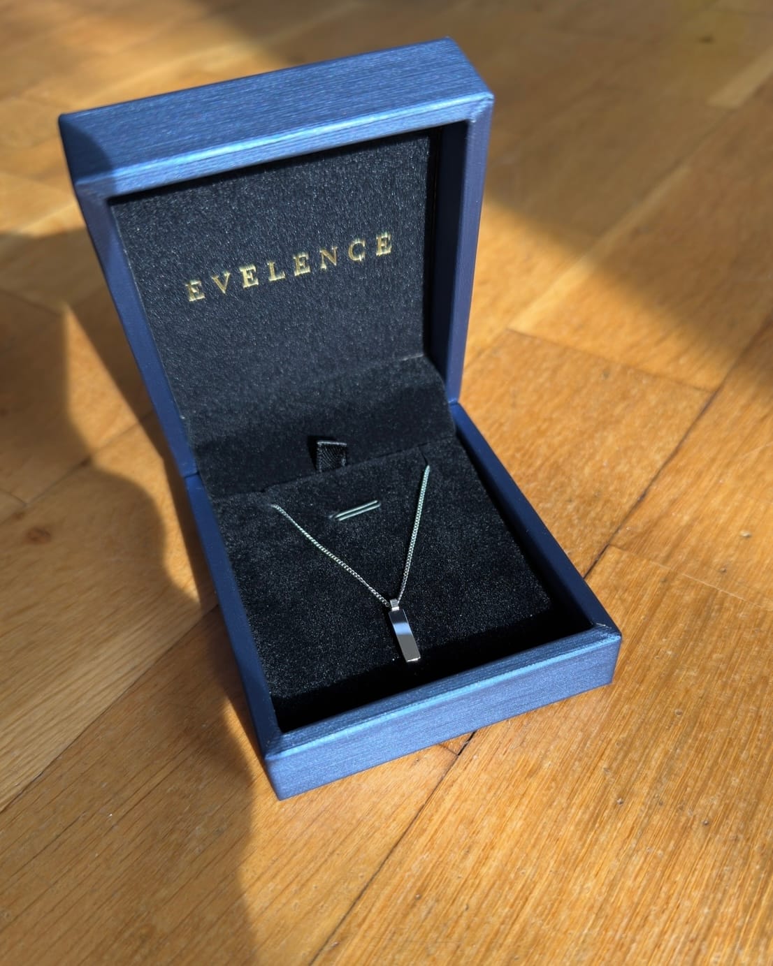 Customer photo review of Minimalistic Cuban Stab Pendant - Silber