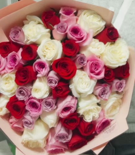 Customer photo review of Lilac Xpression Rose Bouquet