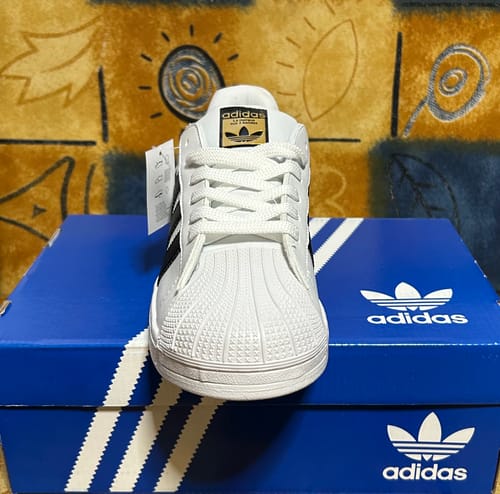 Customer photo review of Tenis Superstar Blanco Negro