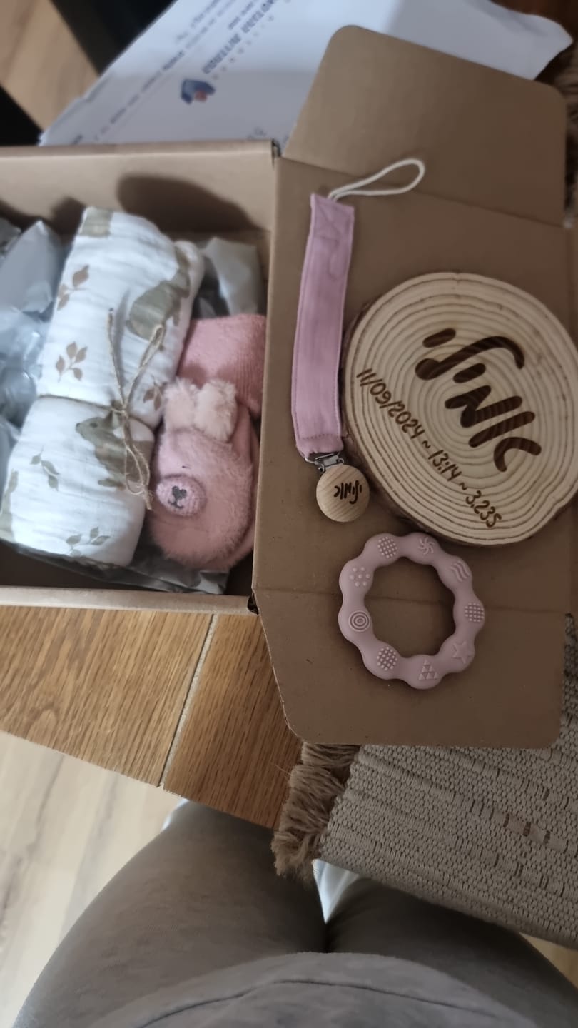Customer photo review of First Love  - מארז בייסיק ורוד 6 מוצרים עם חריטה אישית