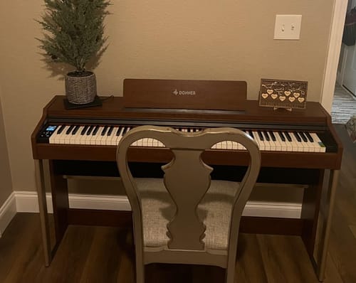Customer photo review of Donner DDP-200 PRO 88 Key Progressive Graded Hammer-Action Weighted Upright Digital Piano