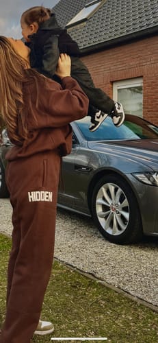 Customer photo review of GATED COMMUNITY SWEATPANTS DARK BROWN