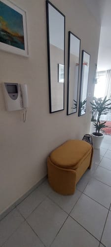 Customer photo review of MOSS - Banc avec rangement en velours jaune moutarde