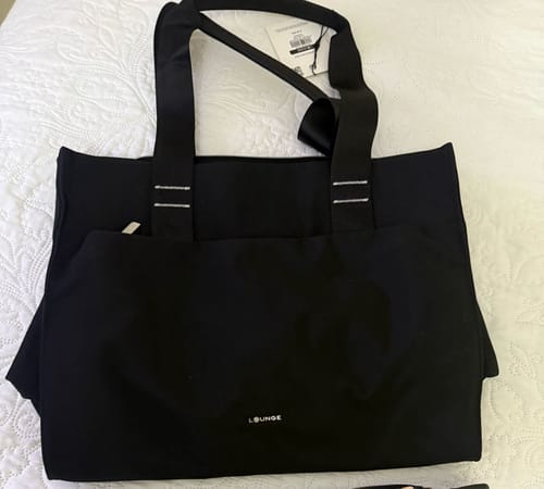 Reseña con foto de un cliente sobre Cartera De Hombro Notebook Nylon Icónica