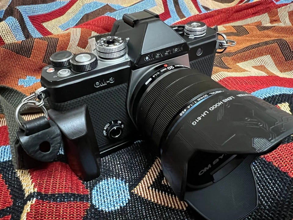 Customer photo review of Wooden Olympus OM3 Grip YW Design