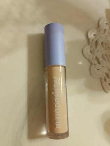 Customer photo review of DREAMY CONCEALER IT'S A TRICK!