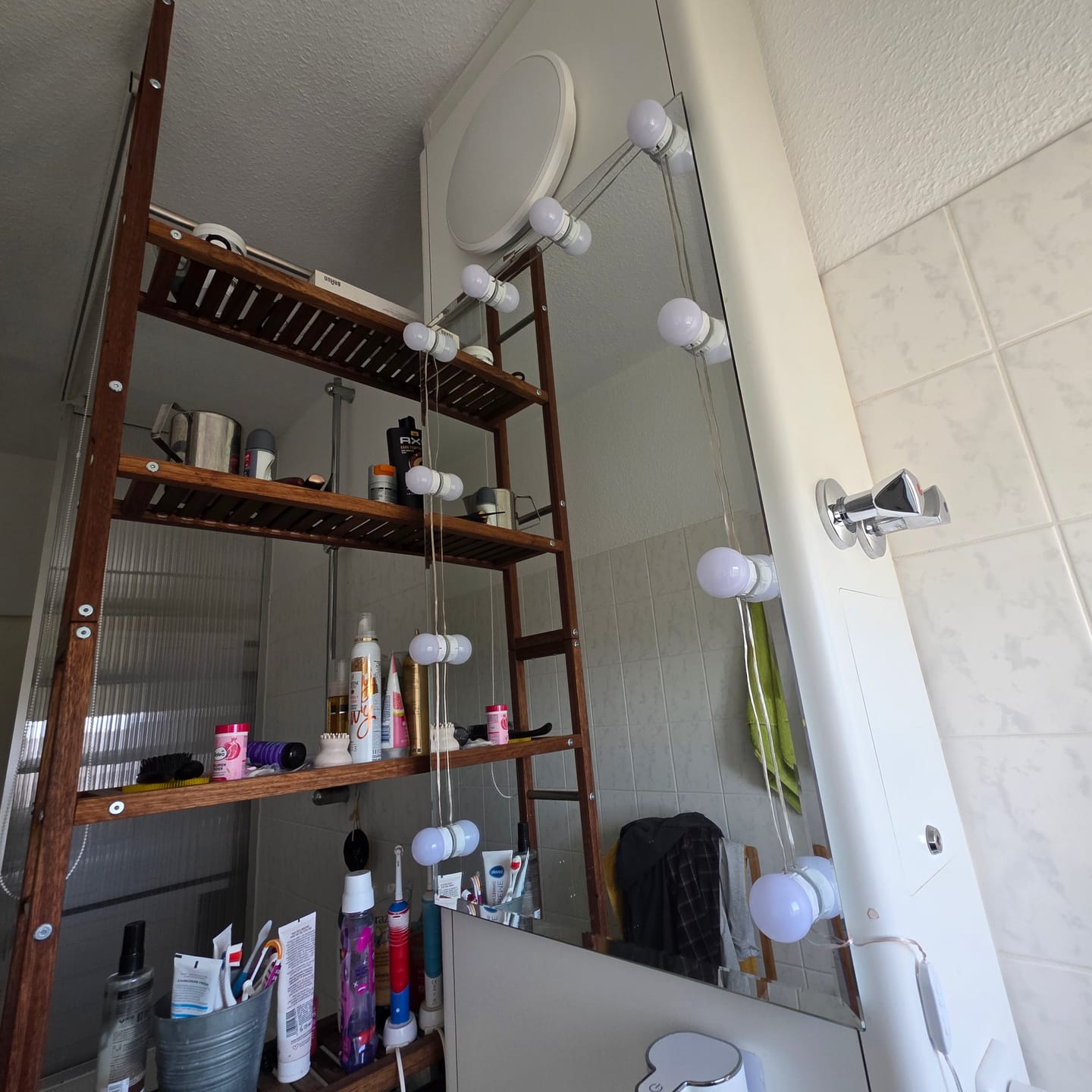 Customer photo review of Spiegel ohne Rahmen, Badspiegel & Wohnzimmerspiegel inkl. Befestigungsset, mit Facette, Eckig