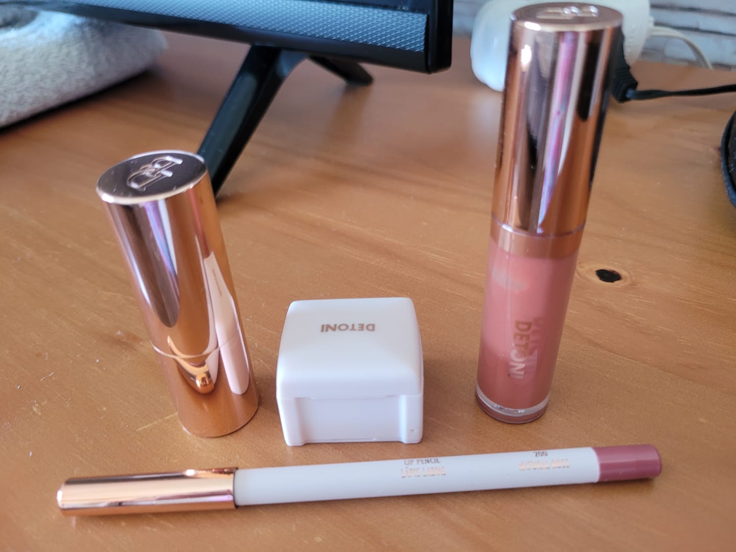 Customer photo review of LIP COMBO ANA PAULA SIEBERT | GANHE PENCIL SHARPENER