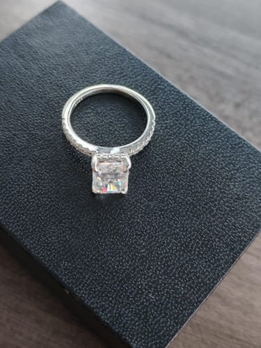 Customer photo review of Solarii Moissanite 4.0ct Hidden Halo Radiant Cut  925 Sterling Silver Engagement Ring