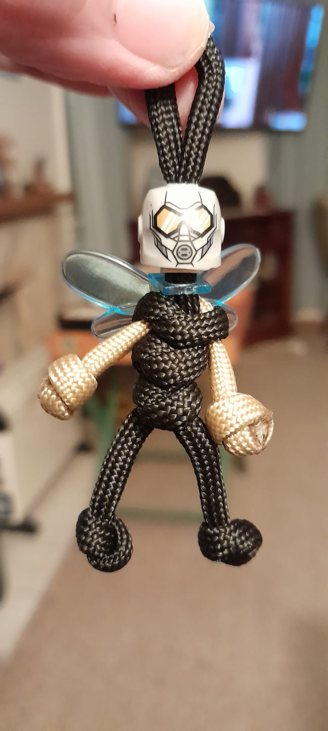 Customer photo review of The Wasp Paracord Buddy Keychain