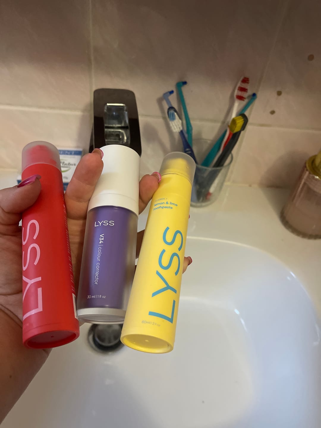 Customer photo review of Jahodová zubná pasta LYSS