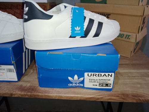 Customer photo review of Tenis Superstar Blanco Marino