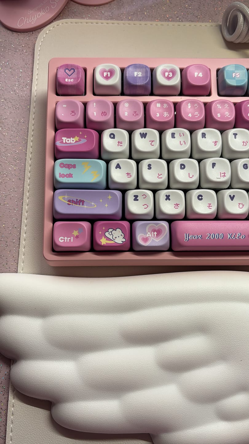 Customer photo review of KiiBOOM x Elyxirine Digital Dreams: Pastel Y2K Keycap Set
