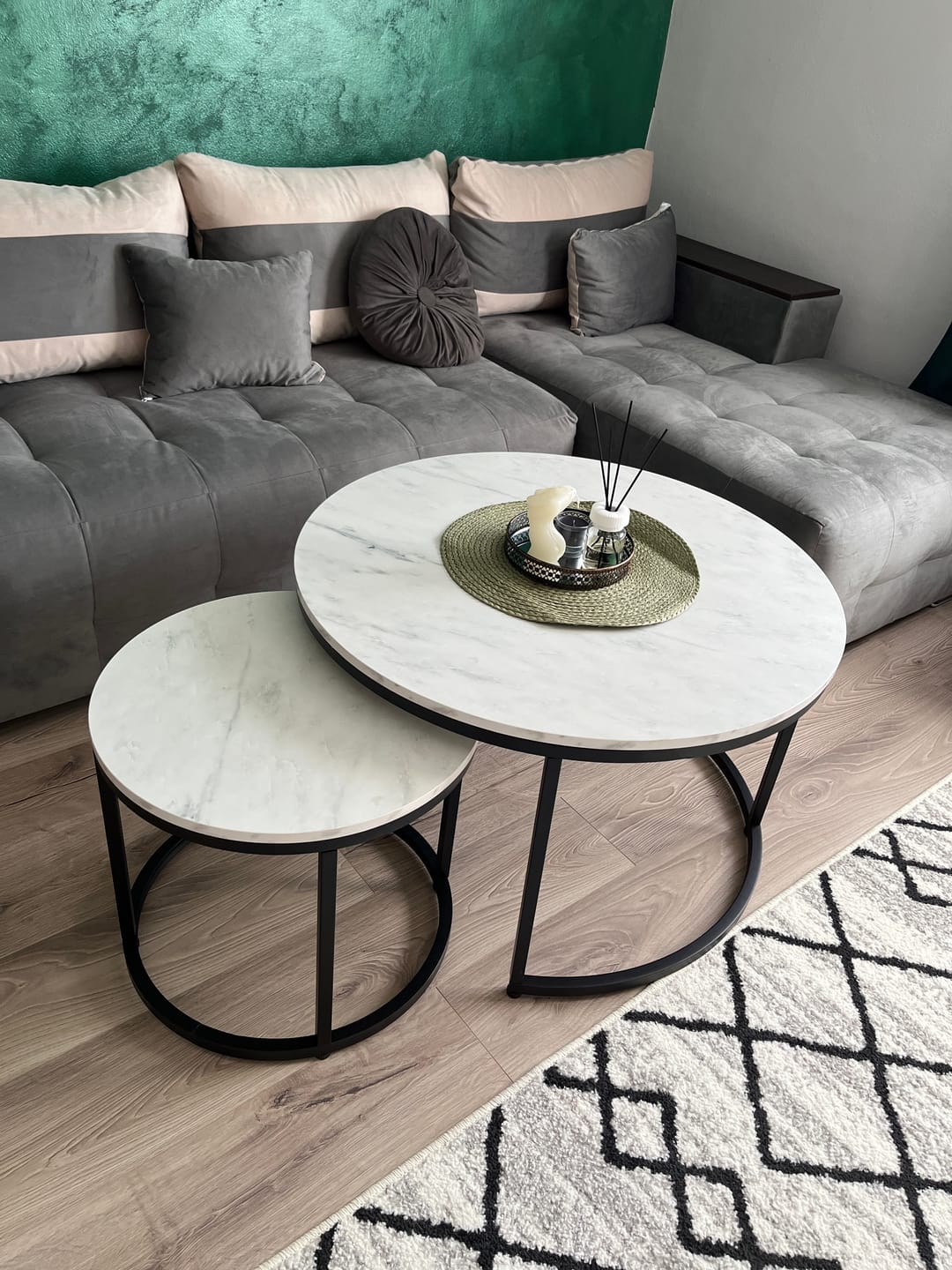 Customer photo review of Set 2 masute cafea DION, alb cu efect de marmura/negru, PAL laminat/metal