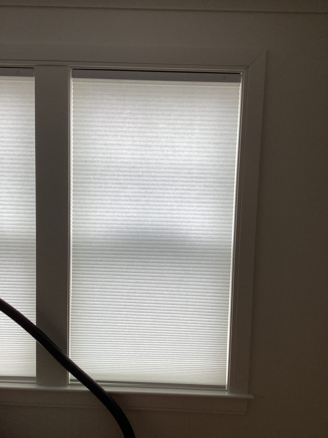 Customer photo review of SmartWings Motorized Light Filtering Cellular Shades Nowa