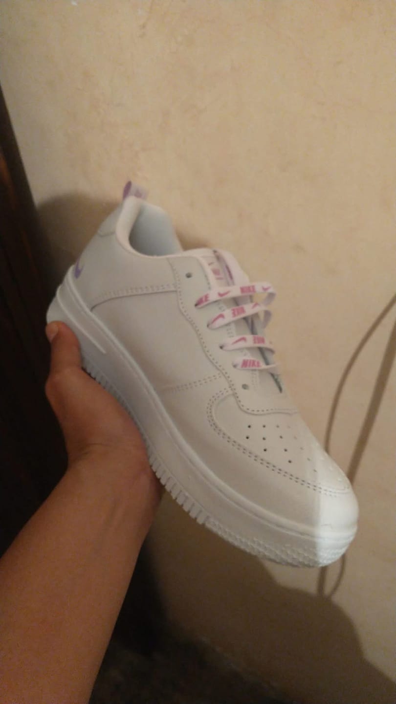Customer photo review of Tenis 275 Blanco Lila