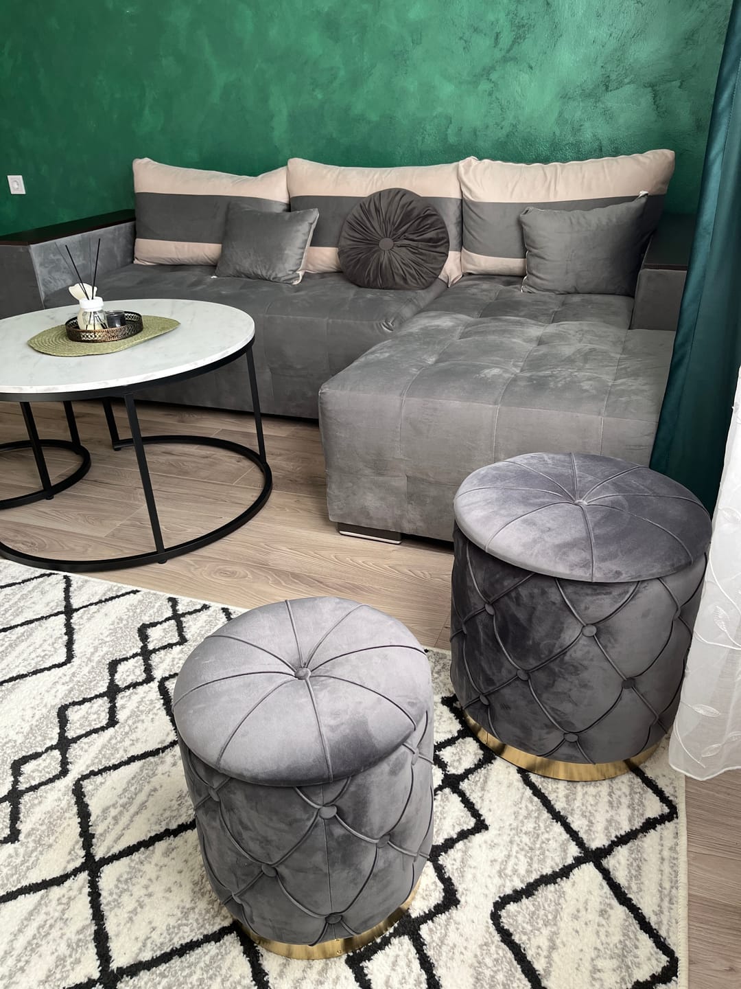 Customer photo review of Set 2 tabureti POLLY, stofa catifelata, gri, cu spatiu depozitare